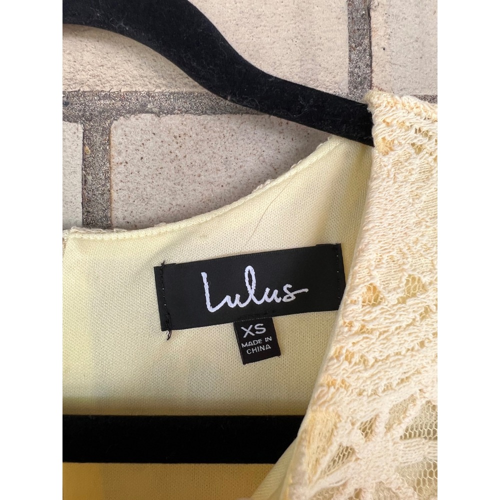 Lulus Yellow Lace Short Sleeve Mini Dress Stretch Zip Back Size XS - Picture 2 of 4